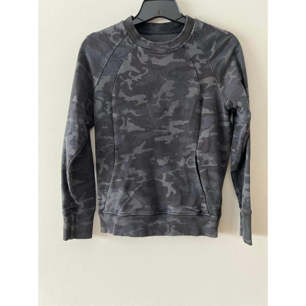 Lululemon Scuba Crew Sweatshirt Size 4 Incognito Gray Camo